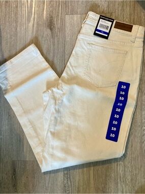 NWT Calvin Klein Jeans Straight Jeans